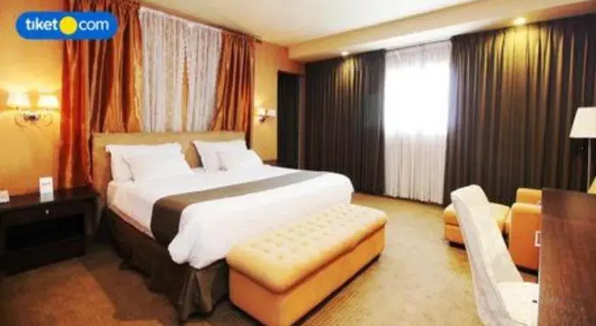 Bed in Kenari Tower Hotel Bed in Kenari Tower Hotel