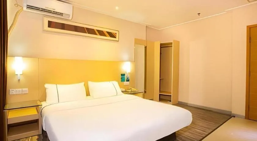 Bed in City Comfort Inn Guiping Xishan