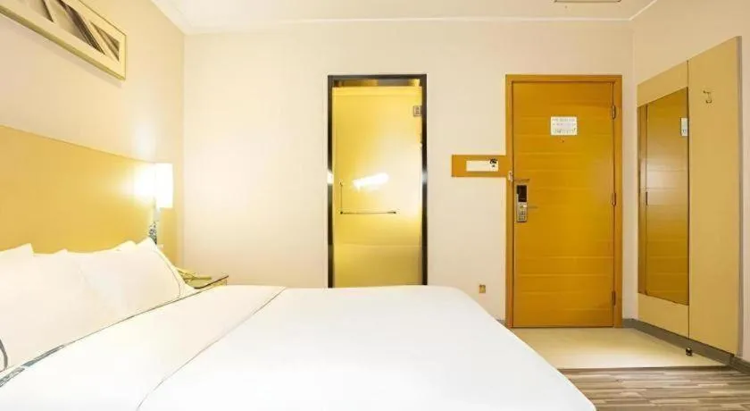 Bed in City Comfort Inn Guiping Xishan