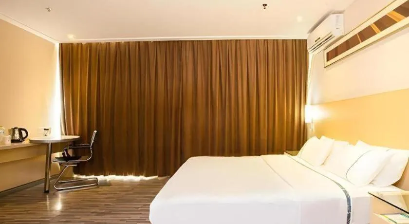 Bed in City Comfort Inn Guiping Xishan