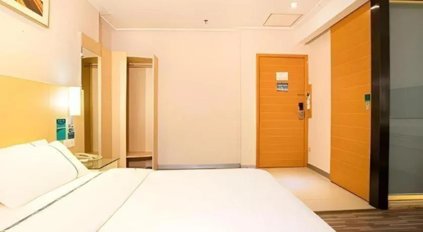 Bed in City Comfort Inn Guiping Xishan