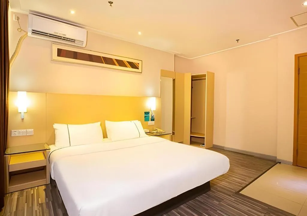 Bed in City Comfort Inn Guiping Xishan