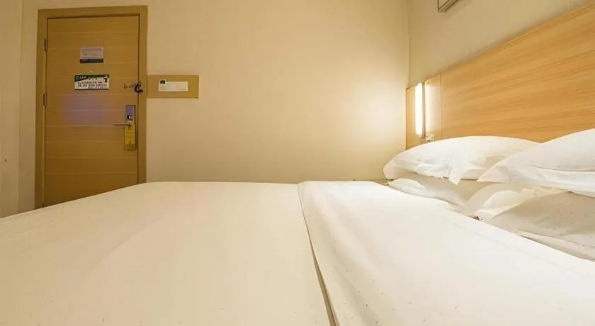 Bed in City Comfort Inn Guiping Xishan