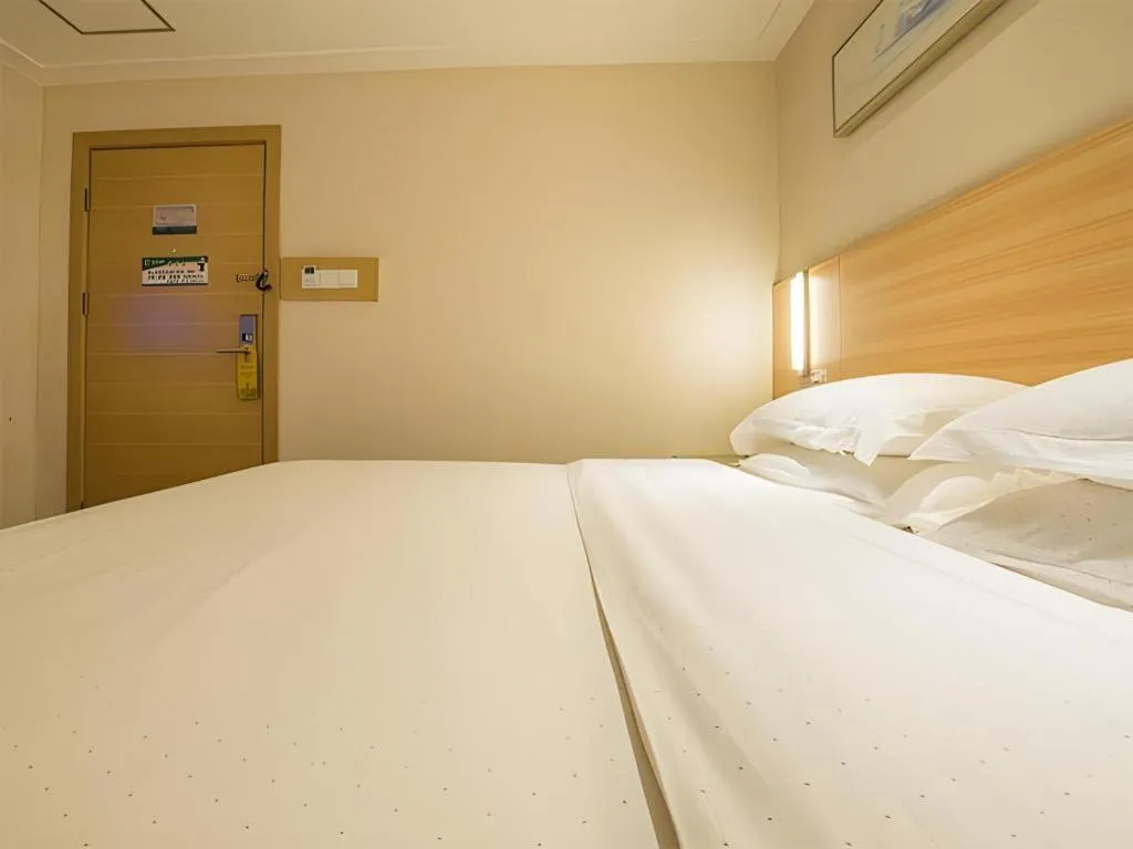 Bed in City Comfort Inn Guiping Xishan