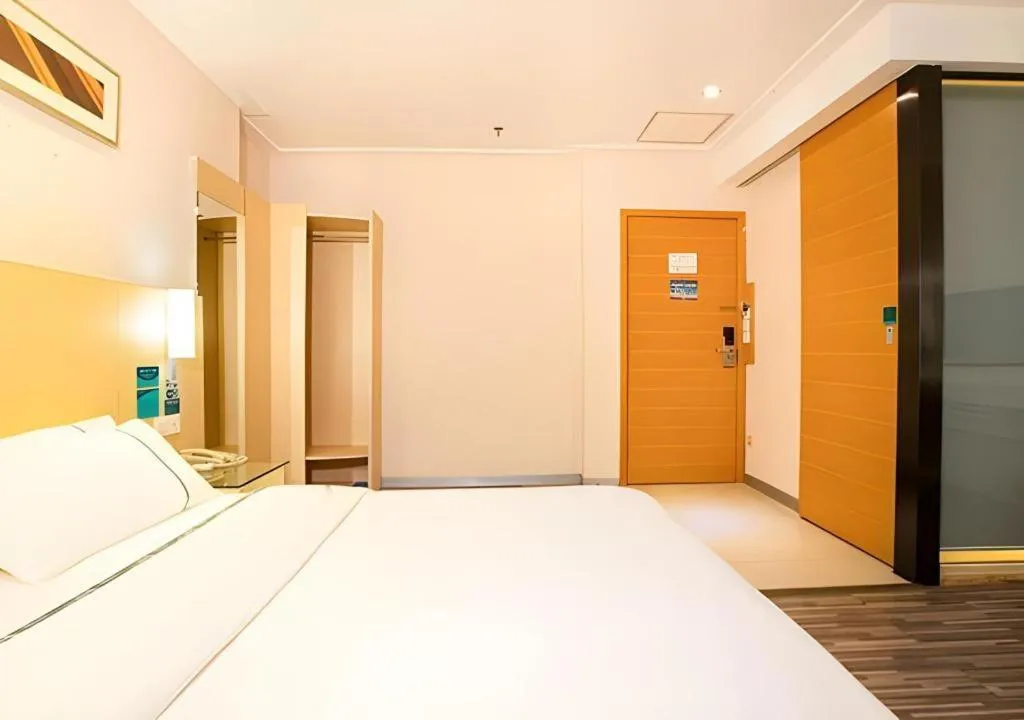 Bed in City Comfort Inn Guiping Xishan