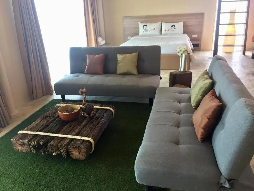 Bed in Red Z The Ocean