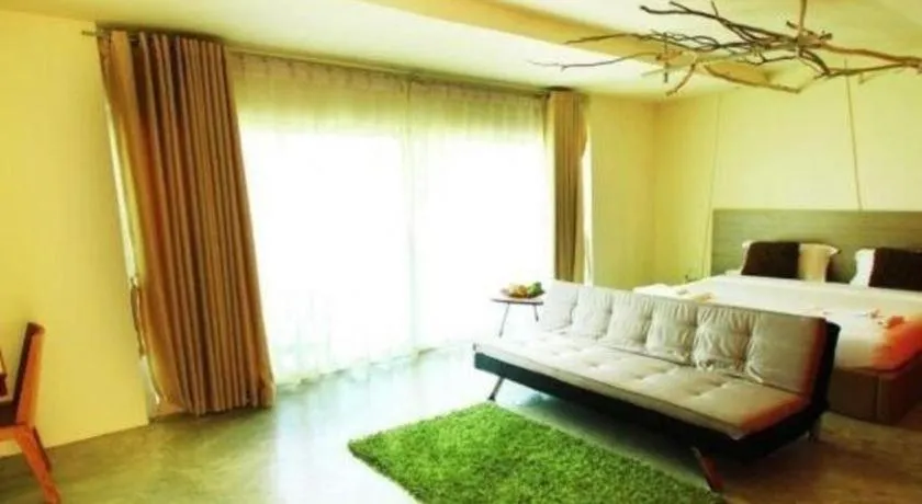 Bed in Red Z The Ocean