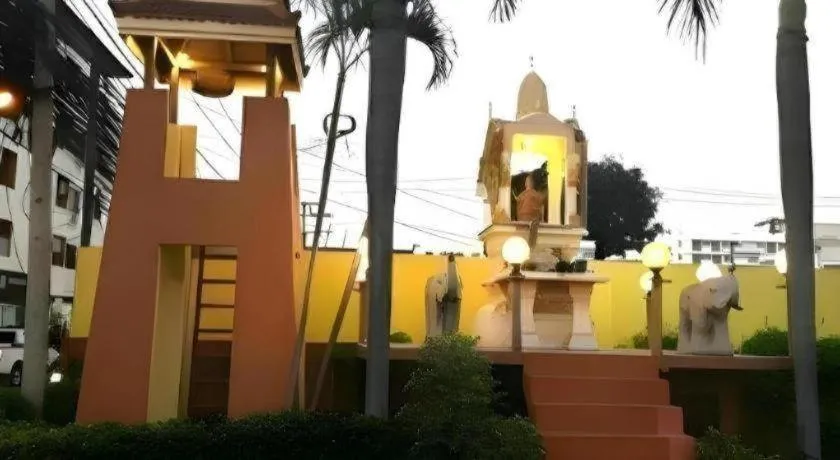 Phuphaya Resort Pattaya