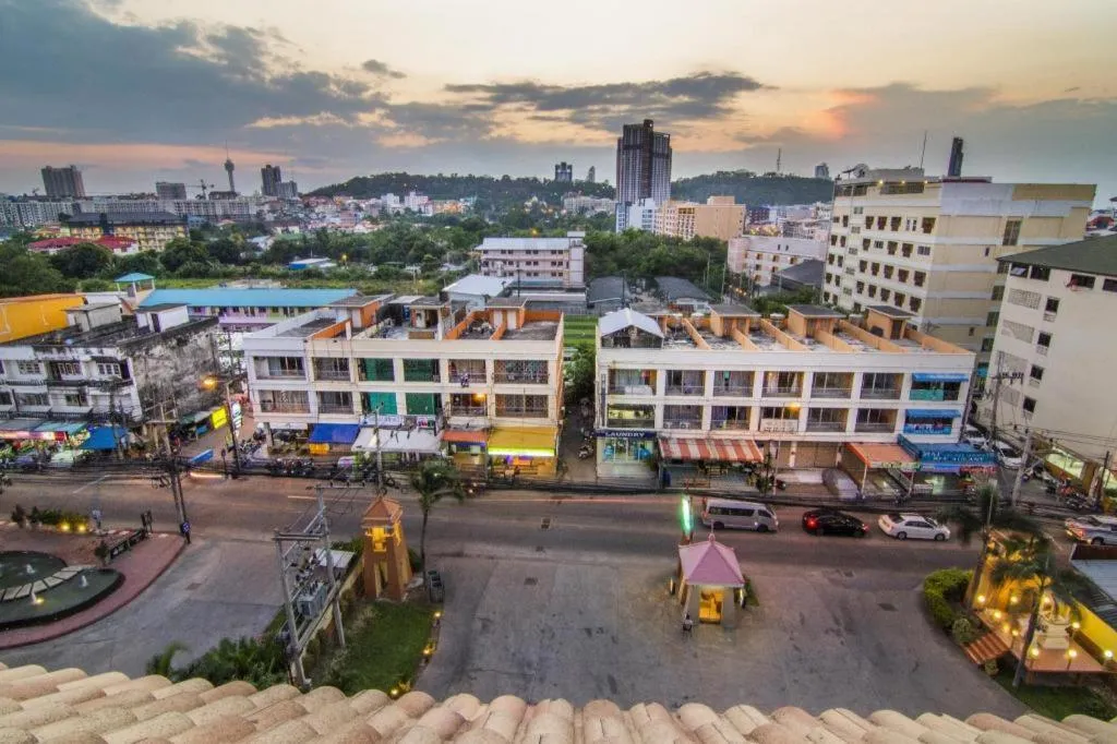 Phuphaya Resort Pattaya