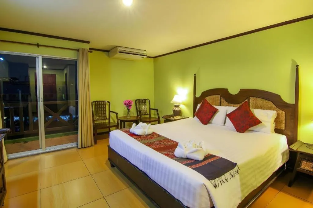 Bed in Phuphaya Resort Pattaya