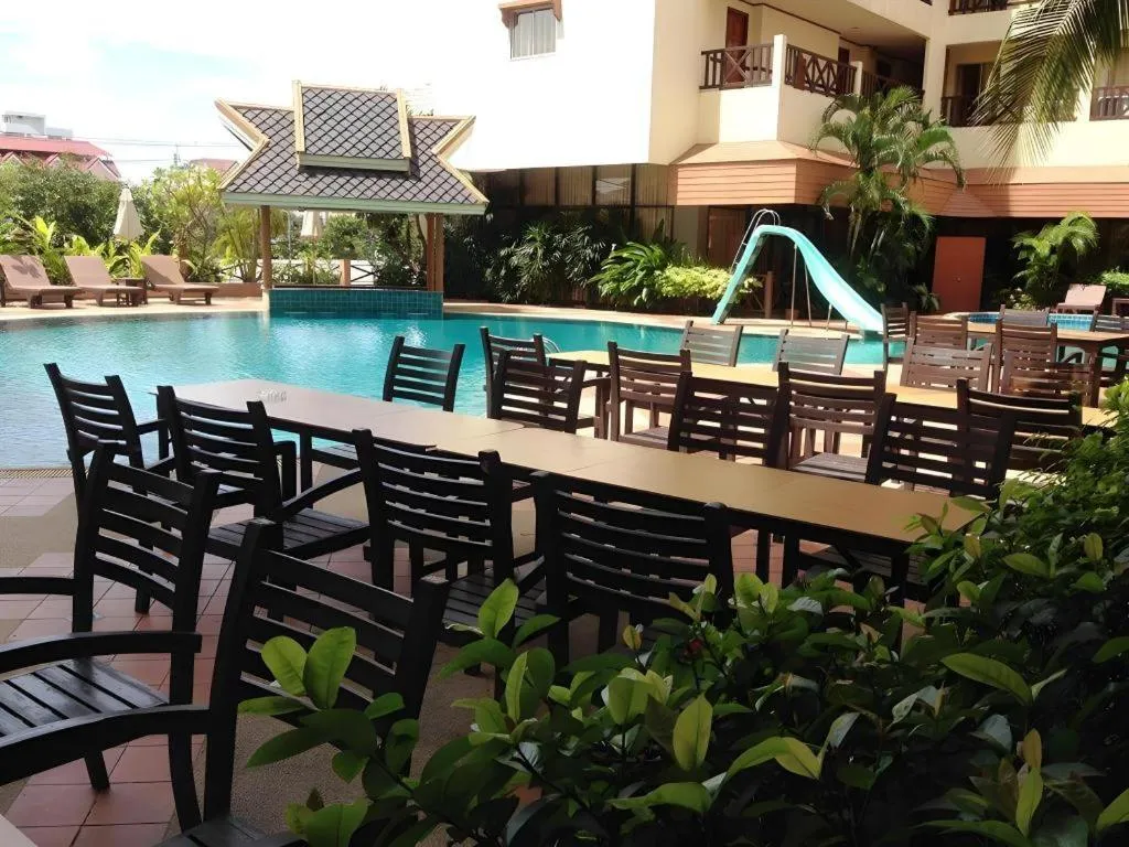 Phuphaya Resort Pattaya