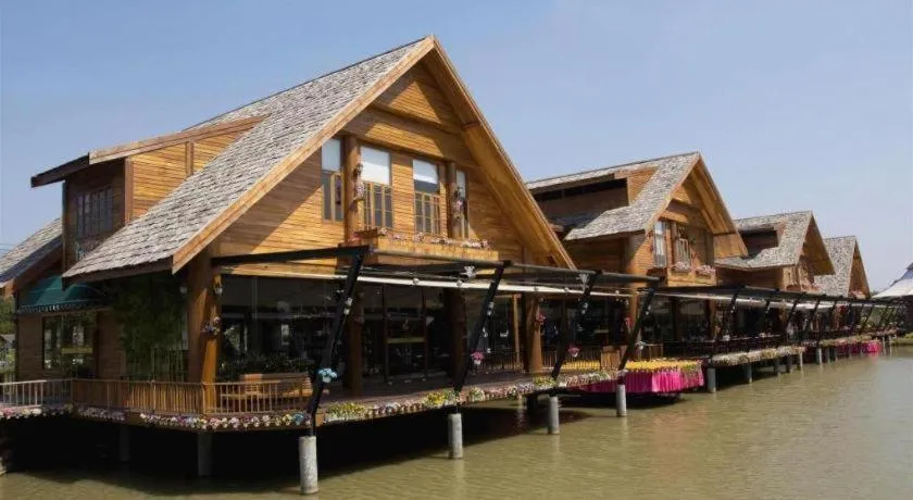 Phuphaya Resort Pattaya