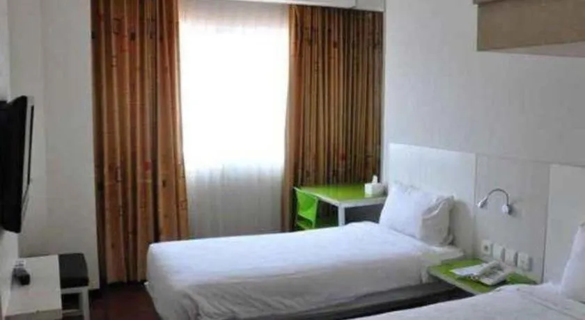 Bed in Everbright Ambon Hotel
