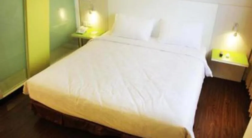 Bed in Everbright Ambon Hotel