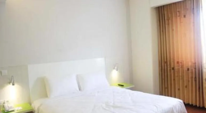 Bed in Everbright Ambon Hotel