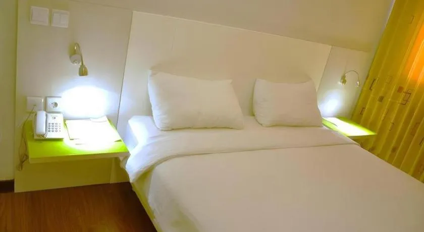 Bed in Everbright Ambon Hotel