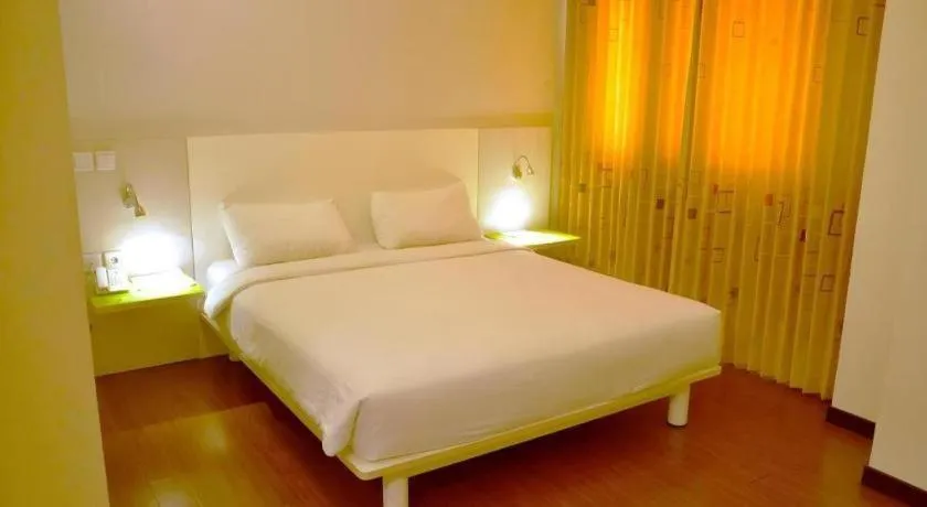 Bed in Everbright Ambon Hotel