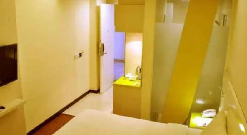 Bed in Everbright Ambon Hotel Bed in Everbright Ambon Hotel