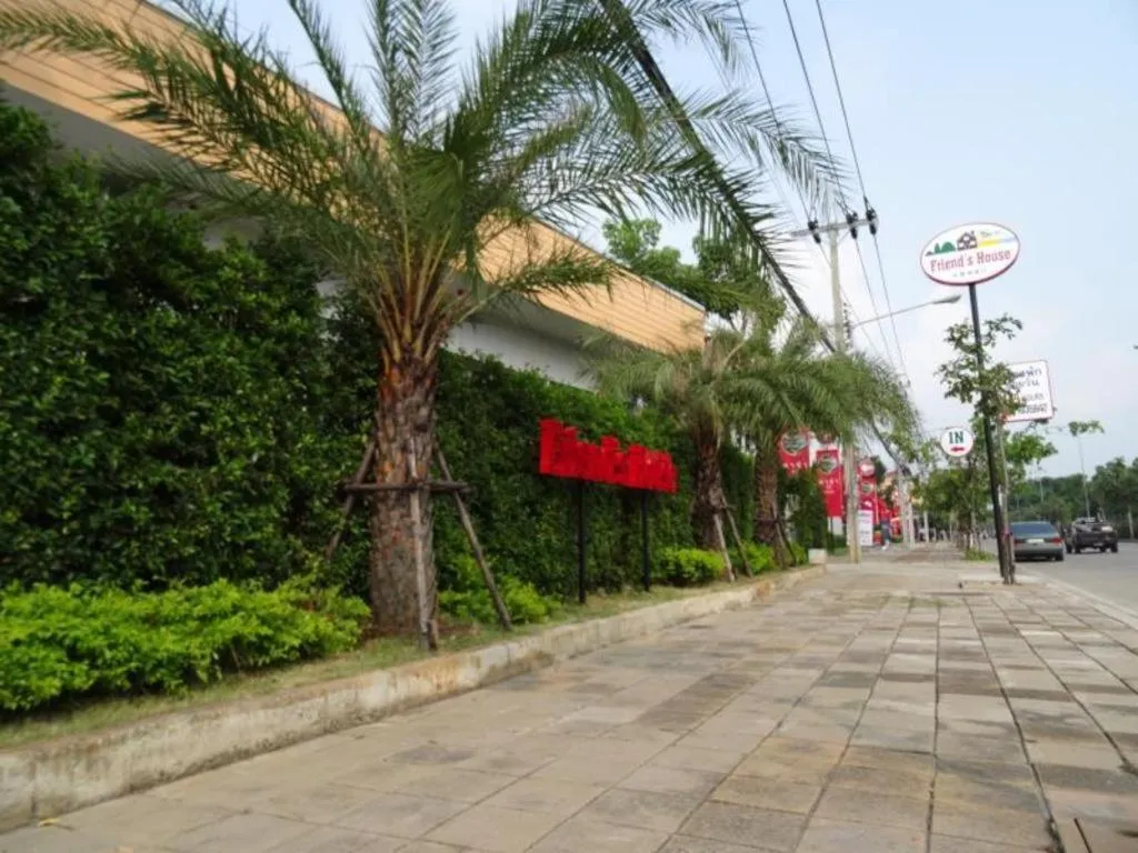 Friends House Resort