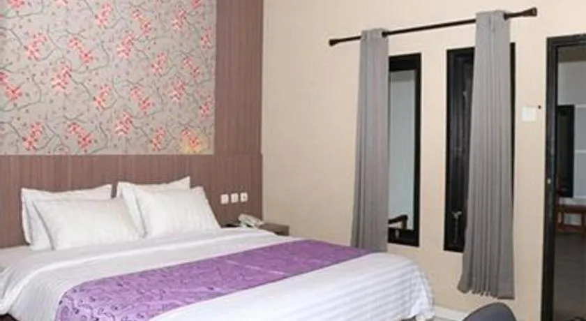 Bed in Grand Mutiara Hotel