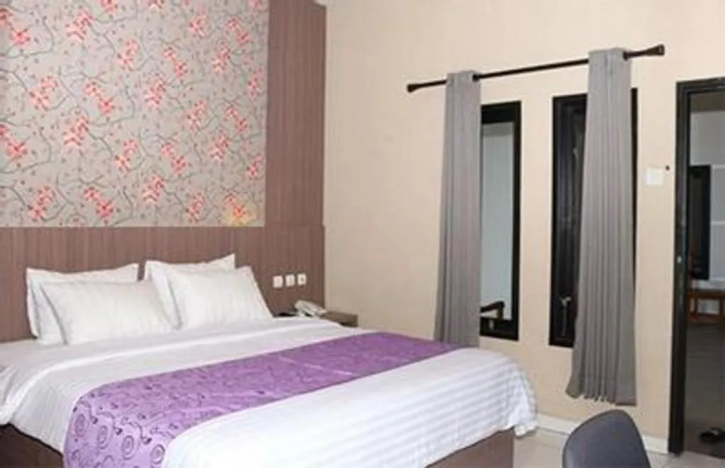 Bed in Grand Mutiara Hotel