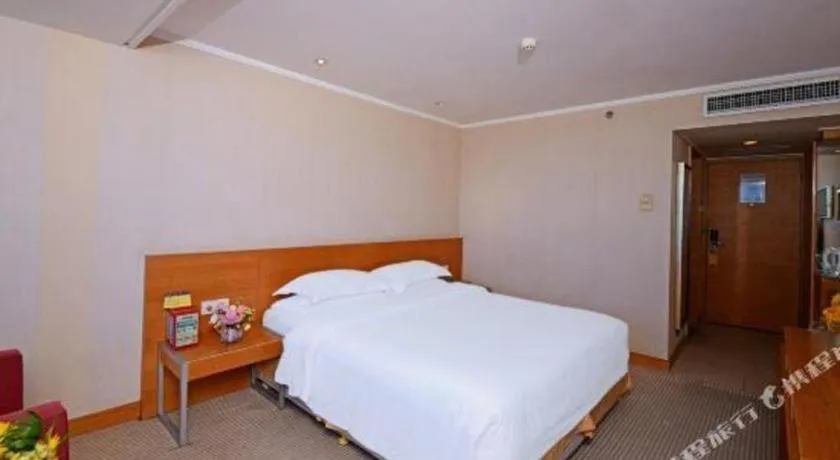 Bed in Golden Sea View Hotel Haikou