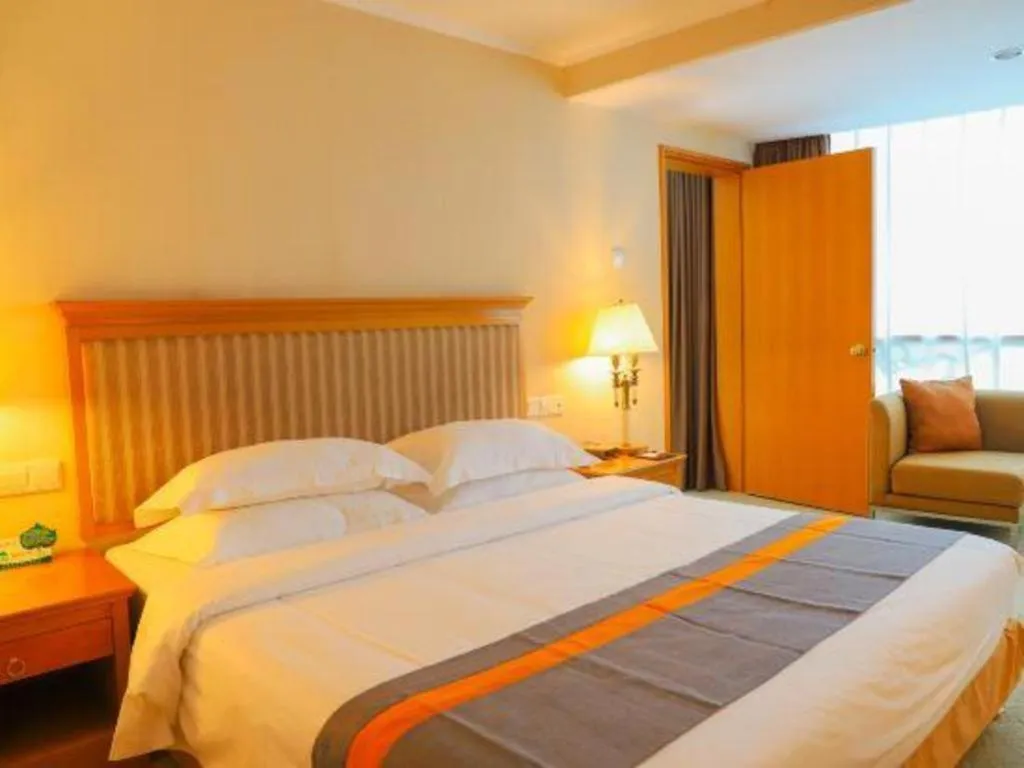 Bed in Golden Sea View Hotel Haikou