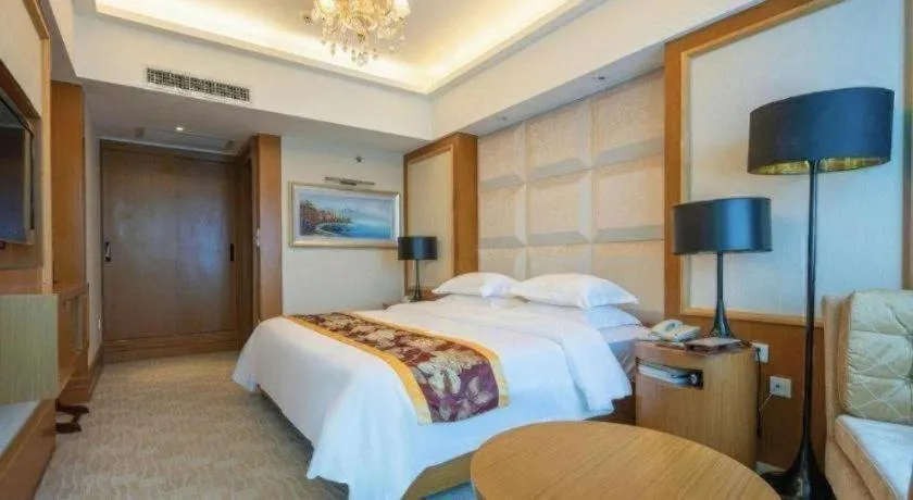 Bed in Golden Sea View Hotel Haikou