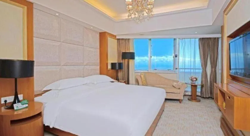 Bed in Golden Sea View Hotel Haikou