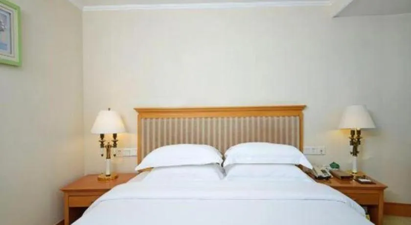 Bed in Golden Sea View Hotel Haikou