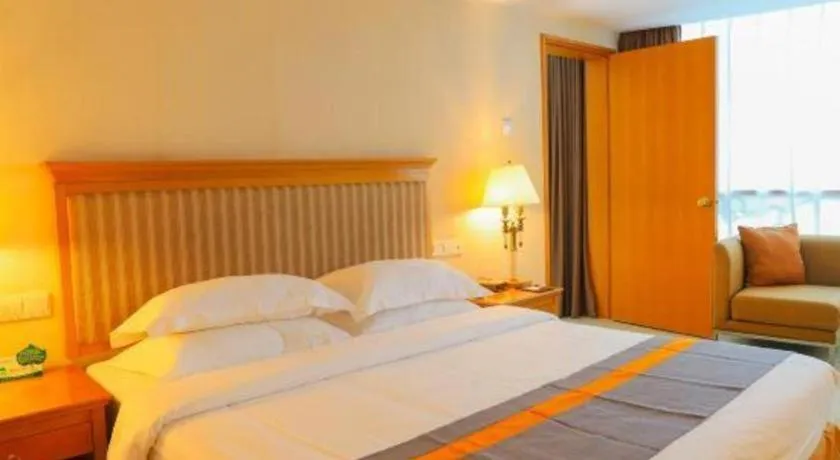 Bed in Golden Sea View Hotel Haikou