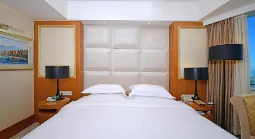 Bed in Golden Sea View Hotel Haikou