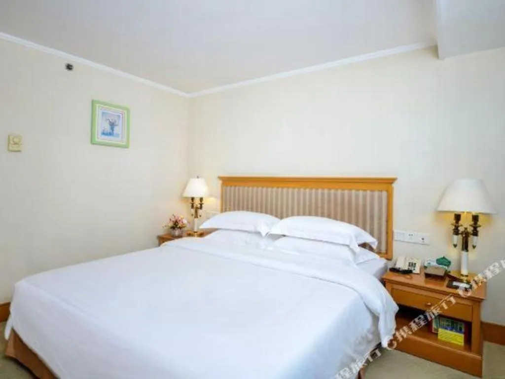 Bed in Golden Sea View Hotel Haikou