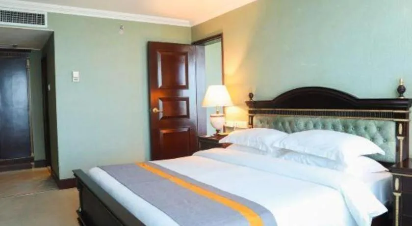 Bed in Golden Sea View Hotel Haikou