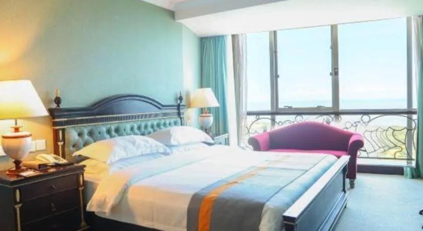 Bed in Golden Sea View Hotel Haikou