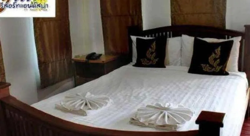 Bed in 111 Resort and Spa