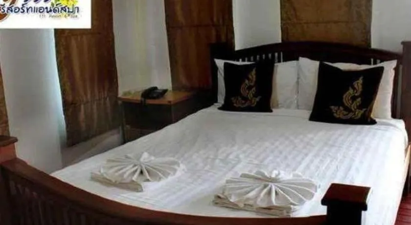 Bed in 111 Resort and Spa