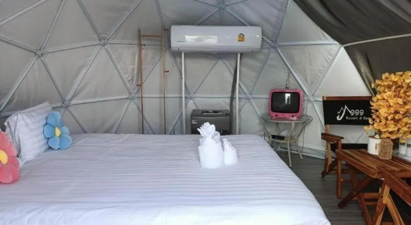 Bed in 111 Resort and Spa