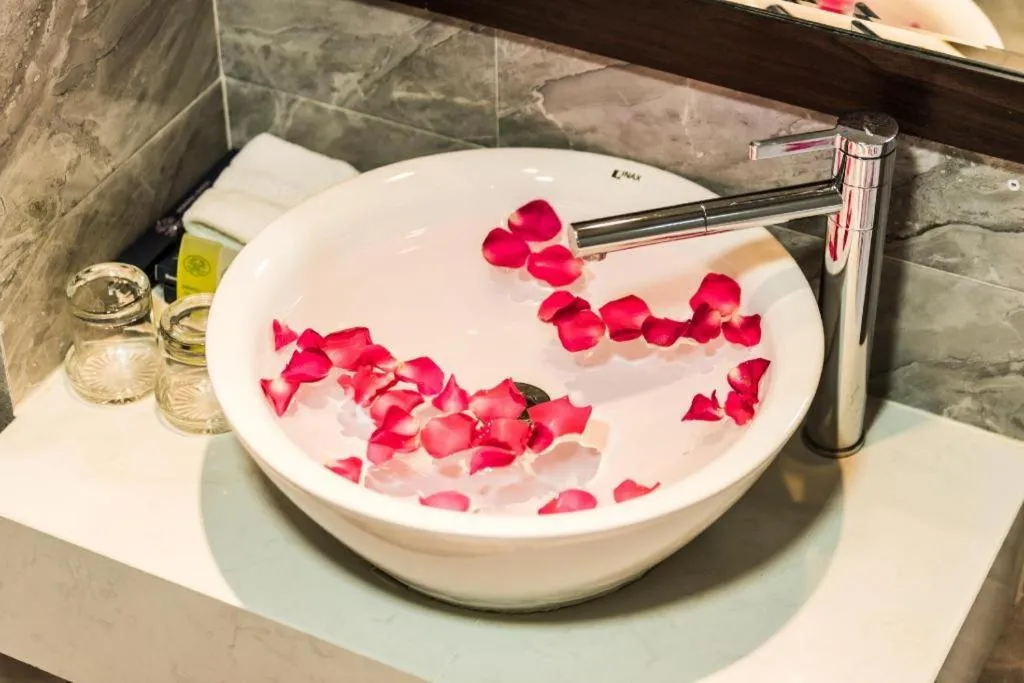 Ha Noi Crystal Pearl Hotel