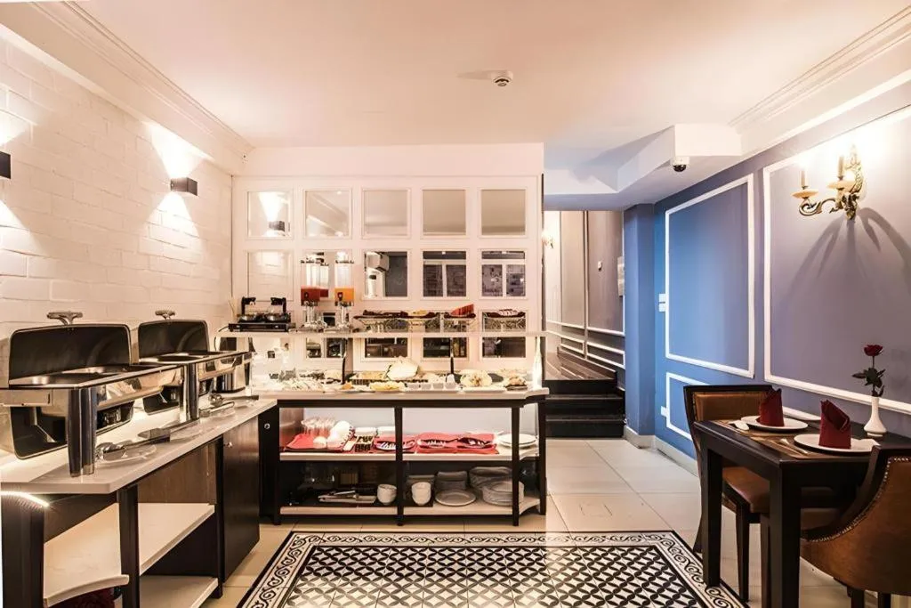 Ha Noi Crystal Pearl Hotel