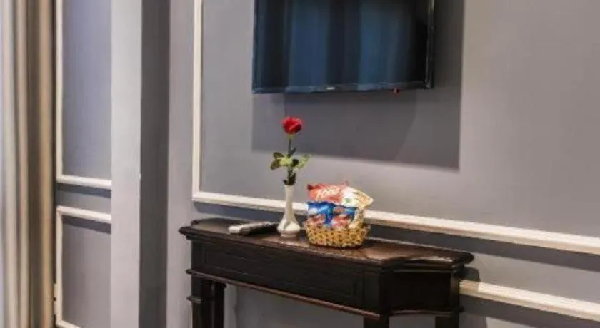 Ha Noi Crystal Pearl Hotel