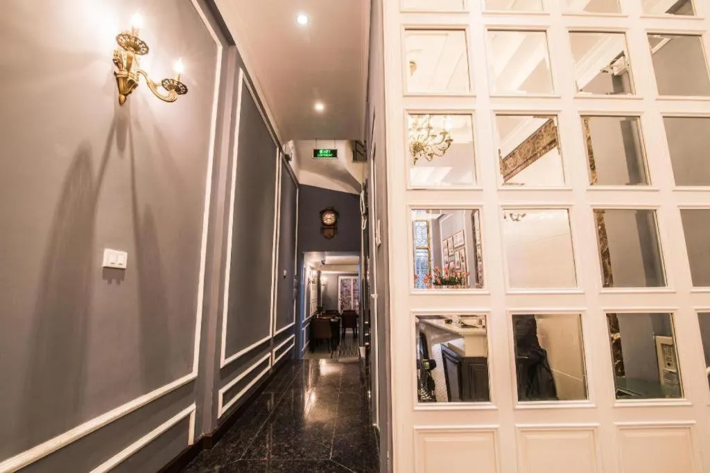 Ha Noi Crystal Pearl Hotel