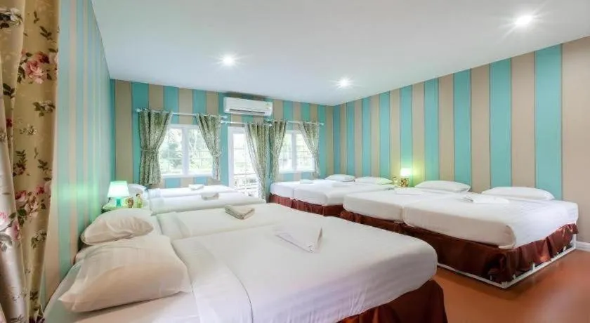 Bed in Varee Valley Resort and Restaurant