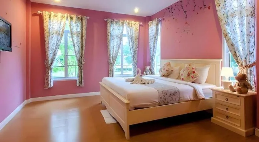 Bed in Varee Valley Resort and Restaurant