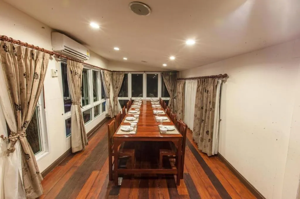 Varee Valley Resort and Restaurant