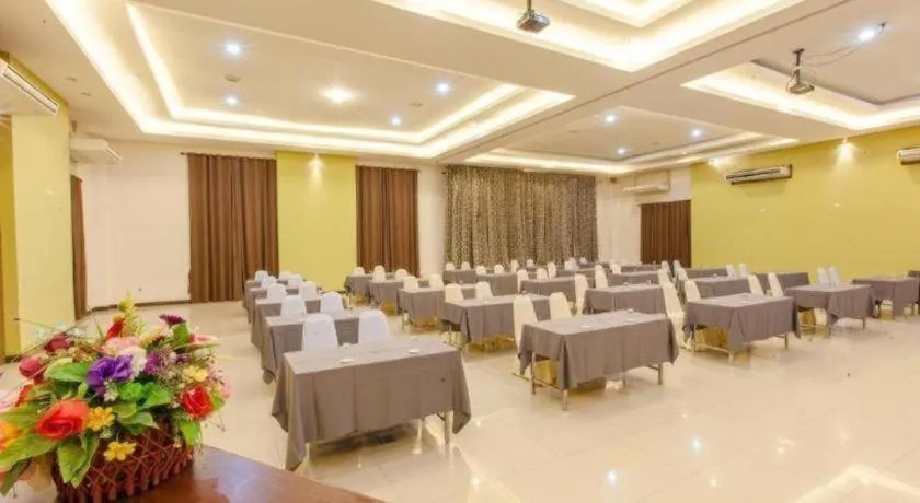 Varee Valley Resort and Restaurant