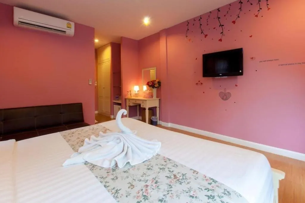 Bed in Varee Valley Resort and Restaurant