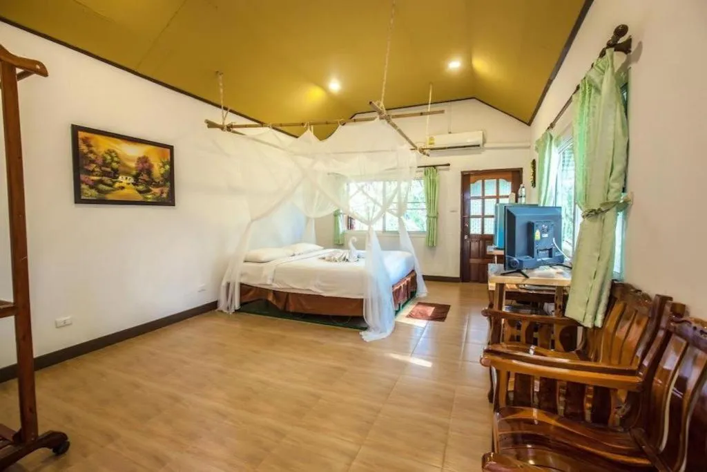 Bed in Varee Valley Resort and Restaurant