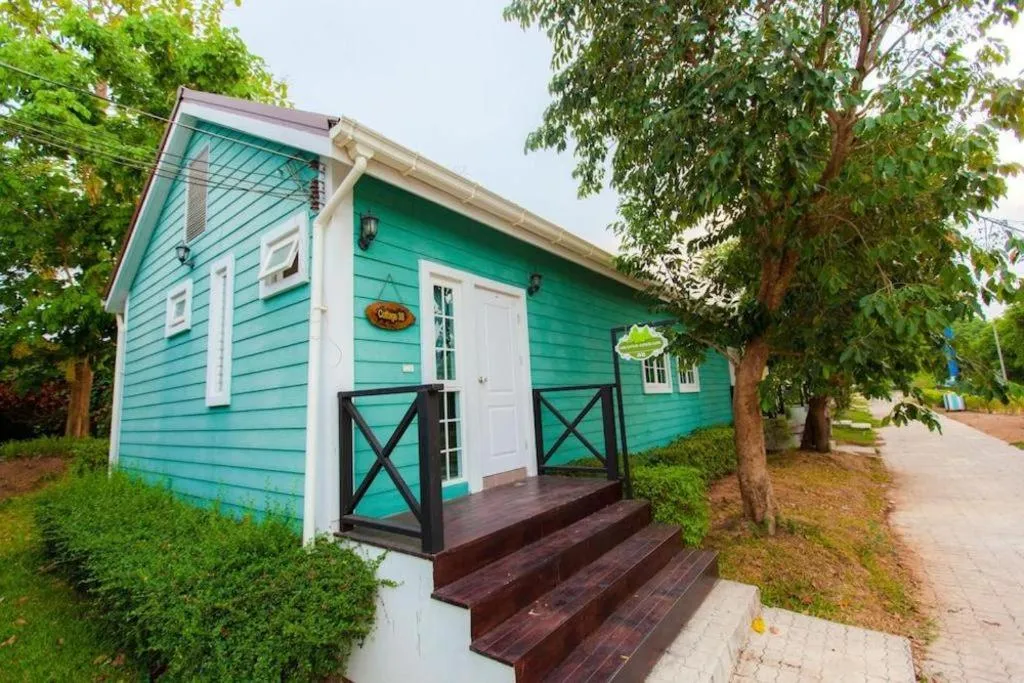 Varee Valley Resort and Restaurant