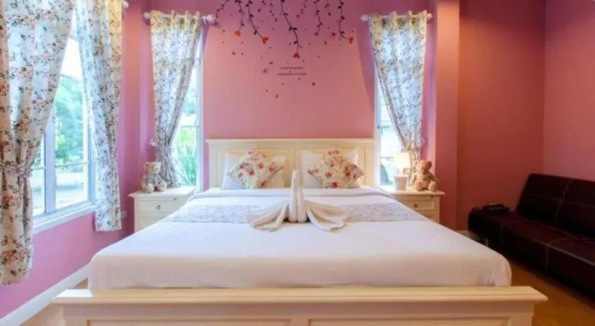 Bed in Varee Valley Resort and Restaurant